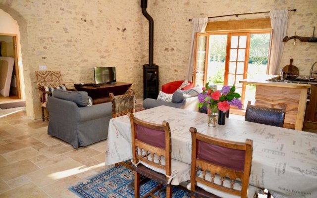 Explore the magic of the Dordogne Les Chouettes sleeps 14 to 16