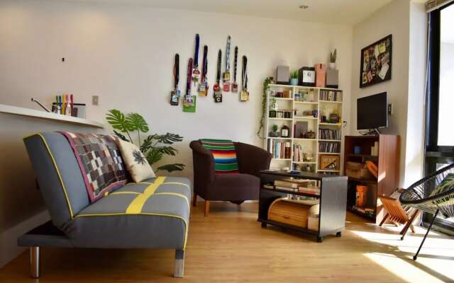 Spacious 1 Bedroom Apartment With City Views