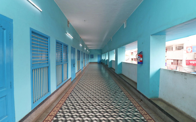 SPOT ON 44329 Sri Krishna Inn Lodging & Boarding