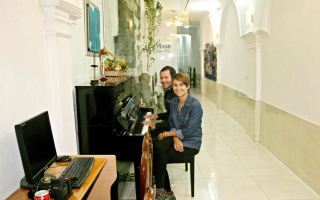La Dora Hanoi Hotel & Travel