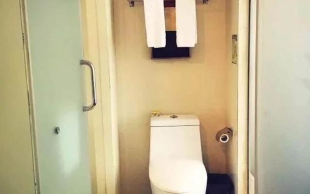 Baiheng Hotel (Yiwu International Trade City)