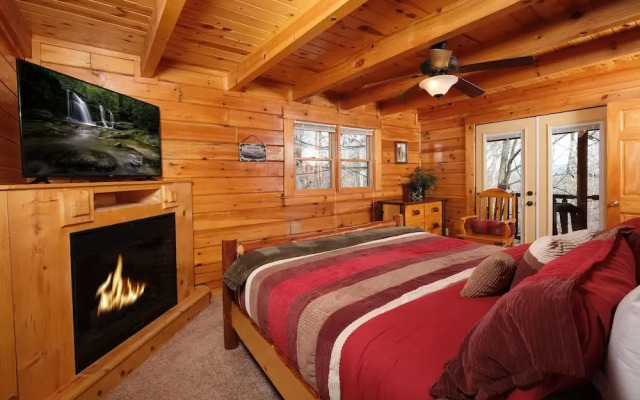 Smoky Treehouse Lodge #614