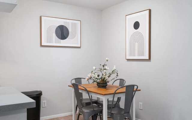 Stylish 2BR Near UT Highland Evonify