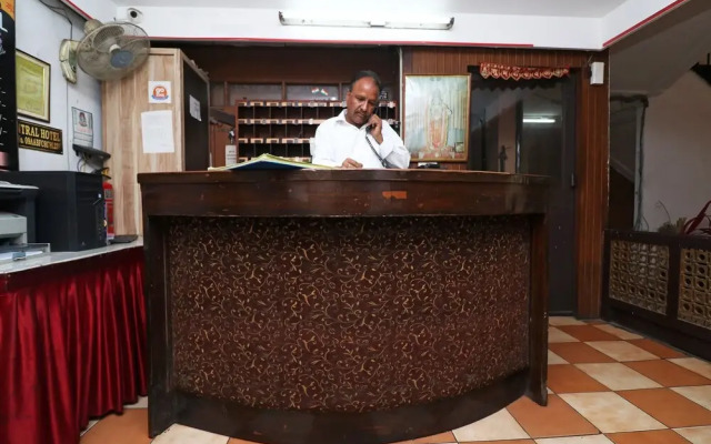 OYO 29826 Central Hotel
