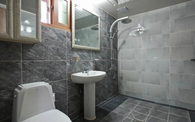 Gyeongju Star Garret Bed and Breakfast