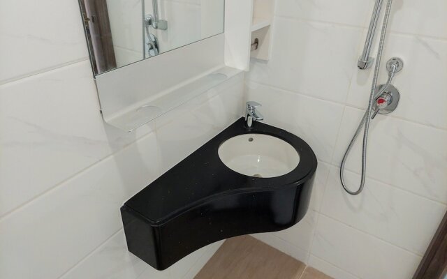 Elegant and Homey Studio at Sky House BSD Apartment