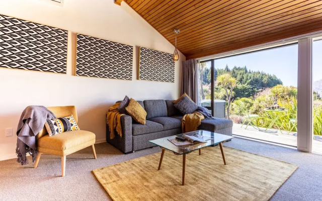 Alpine Gold With Incredible Lake Views SPA