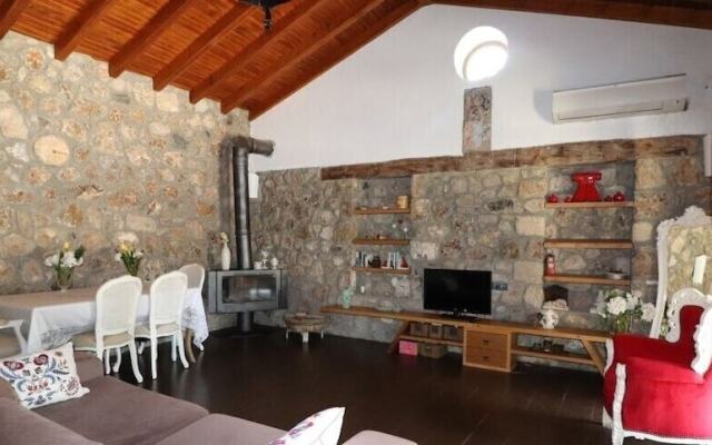 Villa BLN1 by JoyLettings