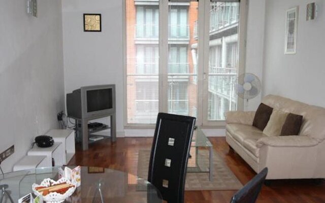 Travelling Light Apartments @ Leftbank