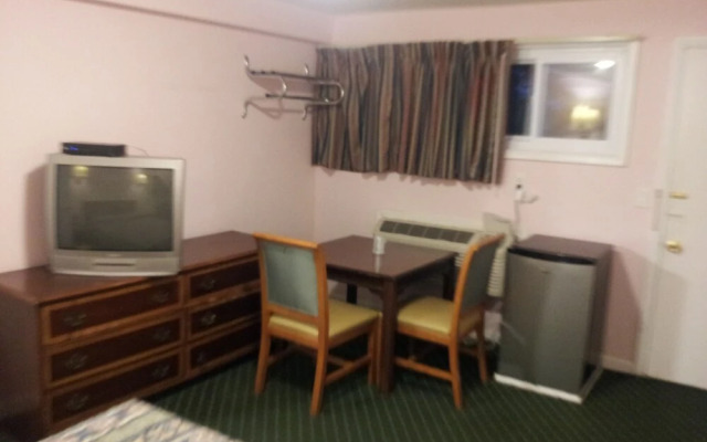 Hi-View Motel