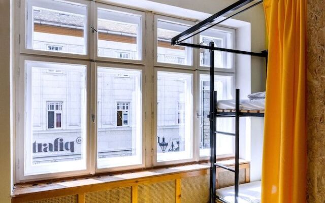 Essential Hostel