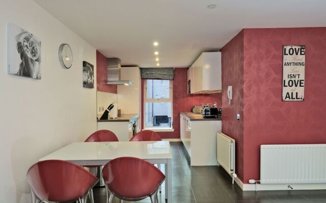 Trendy Home in Aberdeen