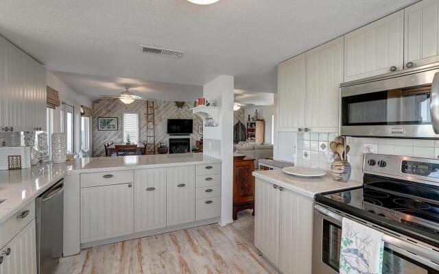 Pelican Sunrise     Lc13