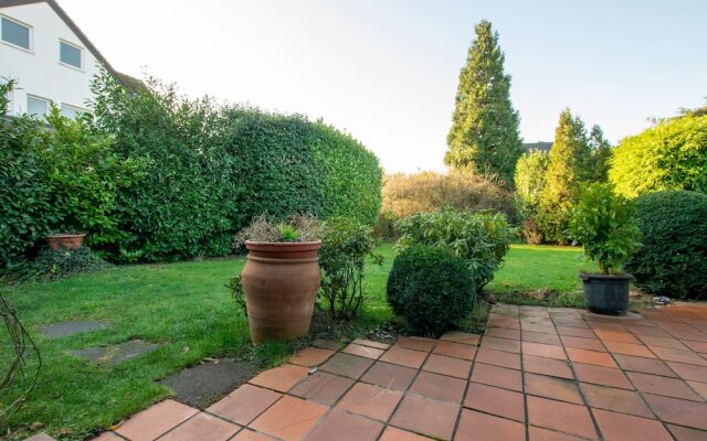 Tolstov-Hotels Beautiful Villa with Big Garden