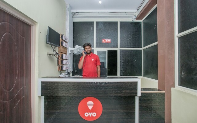 OYO 12840 Sri Guru Residency