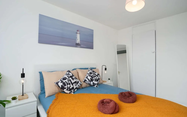 Spacious - 3 Bed - Free Parking