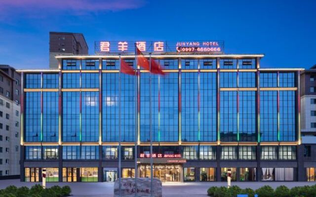 Junyang Hotel (Aksu Railway Station Old Street Night Market)