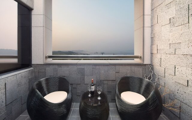 Royal Emporium Incheon Airport Hotel