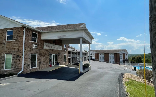 Schmidt's Creek Hotel