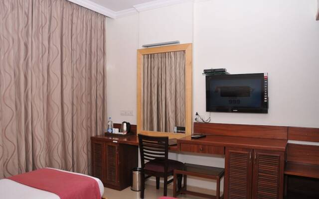 OYO 7361 Meenal Hotel