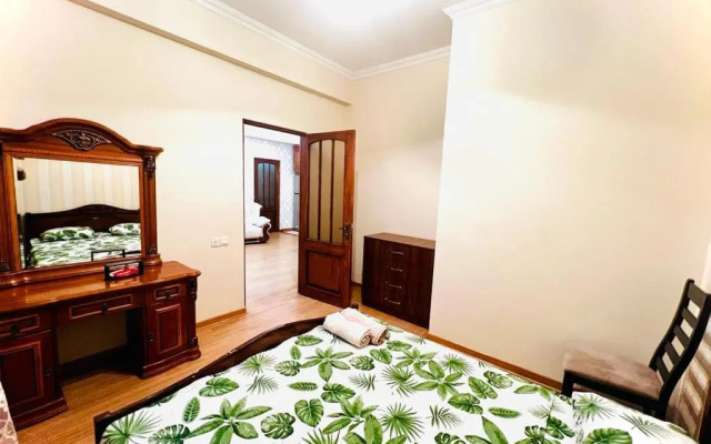 New Luxury 2 Bedroom + Balcony By Republic Square