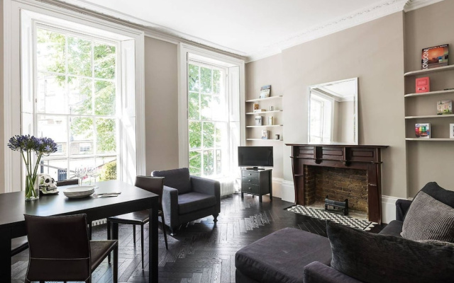 Punk Hip Plush 1-bed in Camden Town