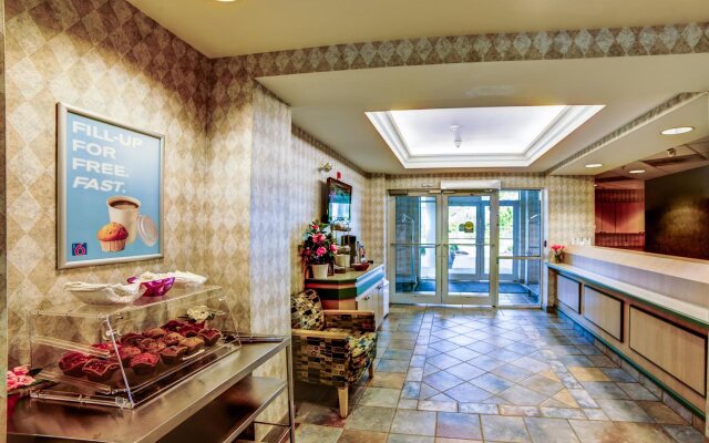 Motel 6 Huntsville, ON