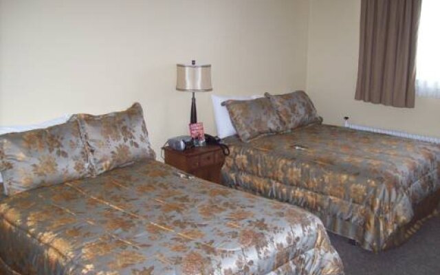Loyalist Inn & Suites