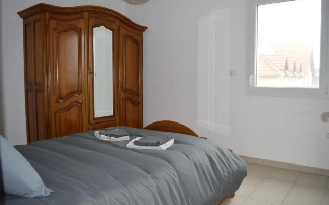 Appartement spacieux avec balcon - à 50m de la plage