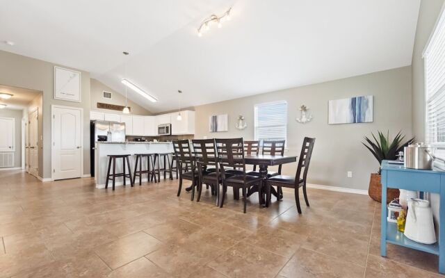 Latitude Adjustment - Private Pool/elevator!