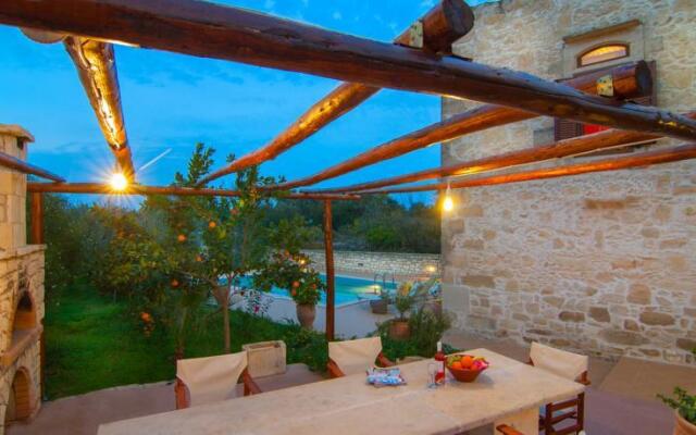 Afroditis House