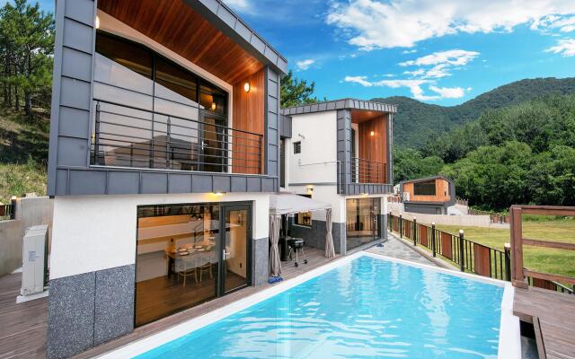 Ulsan Daon Pool Villa
