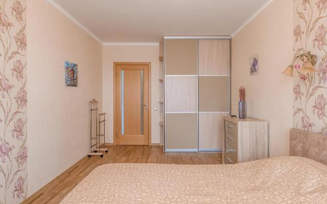Apartments on 38 Topolinaya Street