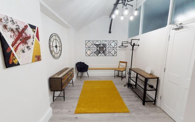 Hu1 Boutique City Apartment - Sleeps 6