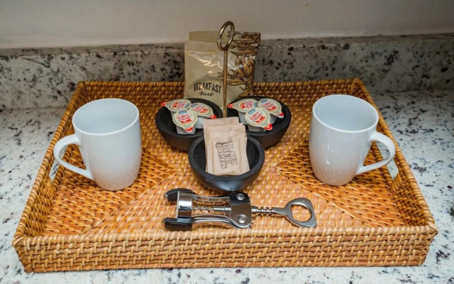 Modern 1BD Near Music Row and Downtown