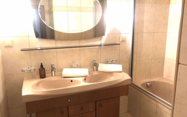 Burg Biedenegg mit SchlosscafiA© (FIE211)