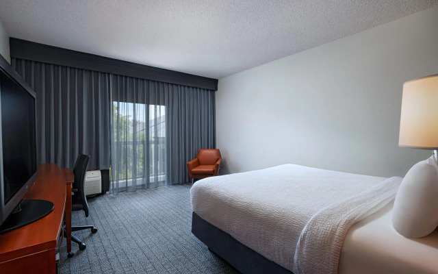 Courtyard by Marriott Dallas Arlington/Entertainment Dist