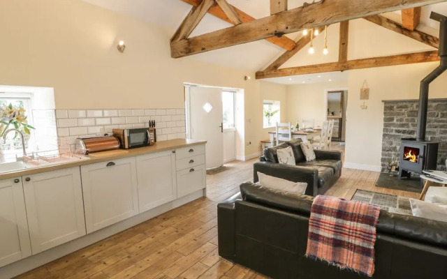 Rhianwen, Plas Moelfre Hall Barns