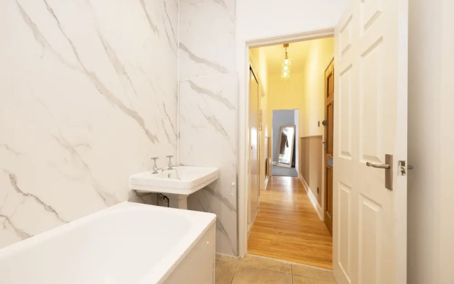 JOIVY Glamorous1-Bed Flat Overlooking Grassmarket