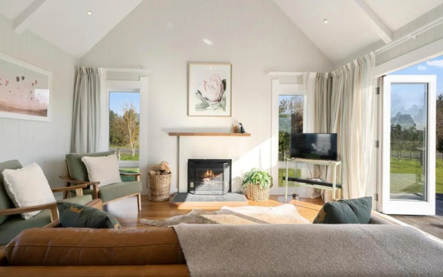 Te Whare Hipi - Martinborough Holiday Home