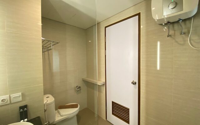 Modern and Spacious Studio Room at Green Kosambi Apartment