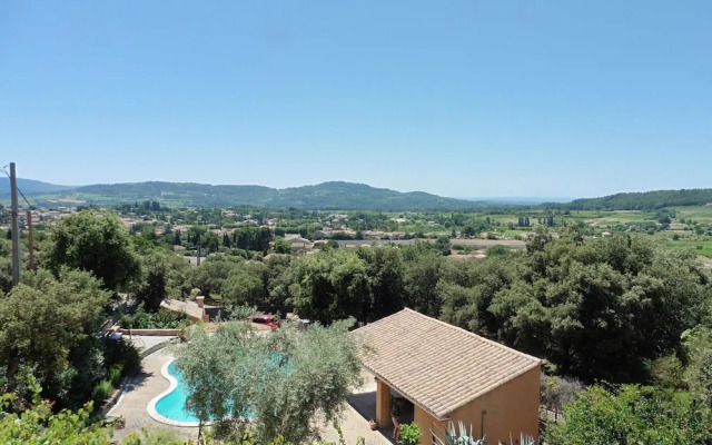 Pretty, Spacious Holiday Home With Private Pool