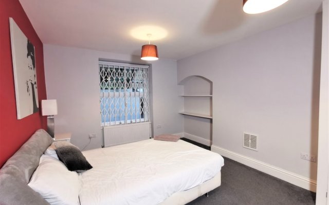 Spacious 2 bed flat in Camden