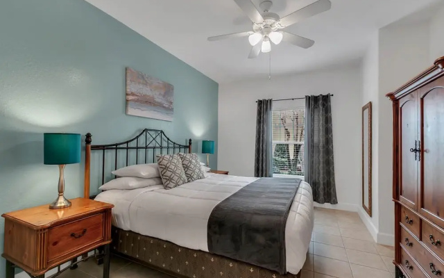 6-107 Lucaya - Master Vacation Homes