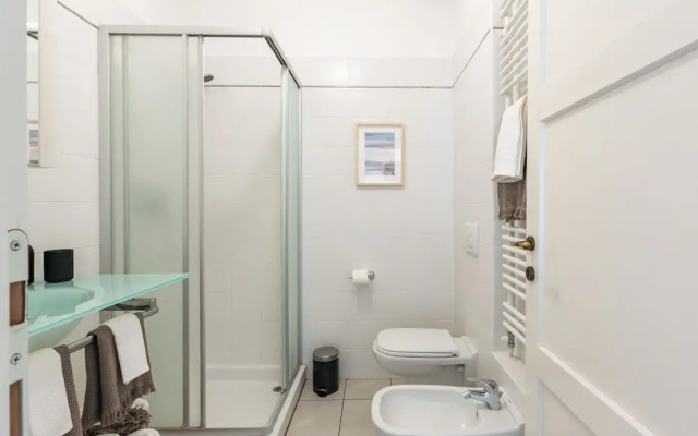 Lake View Terrace Apartment