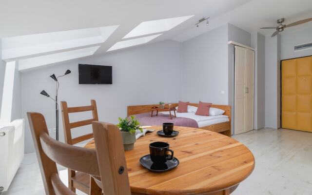 Studio Mostowa Krakow by Renters