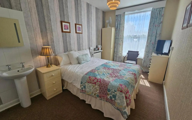 Rivelyn Hotel Bar & Restaurant