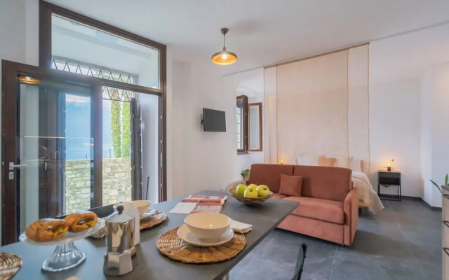 Cozy Nest on the Lake by Rent all Como