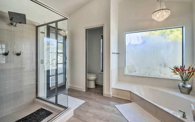 Heated Saltwater Pool: Spacious Home in Scottsdale