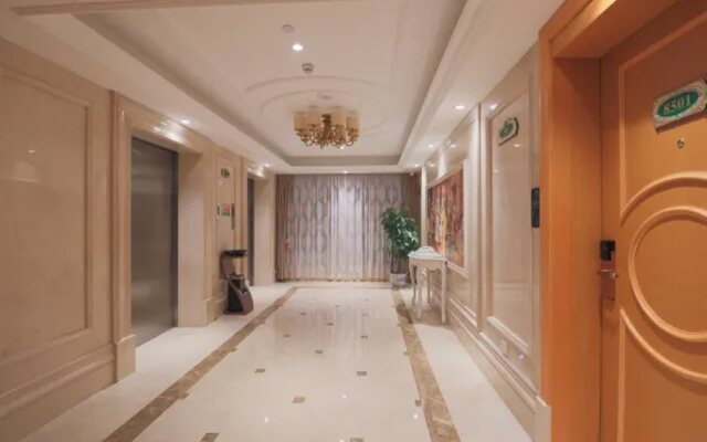 Vienna Hotel Shenzhen Qinghu Metro Station